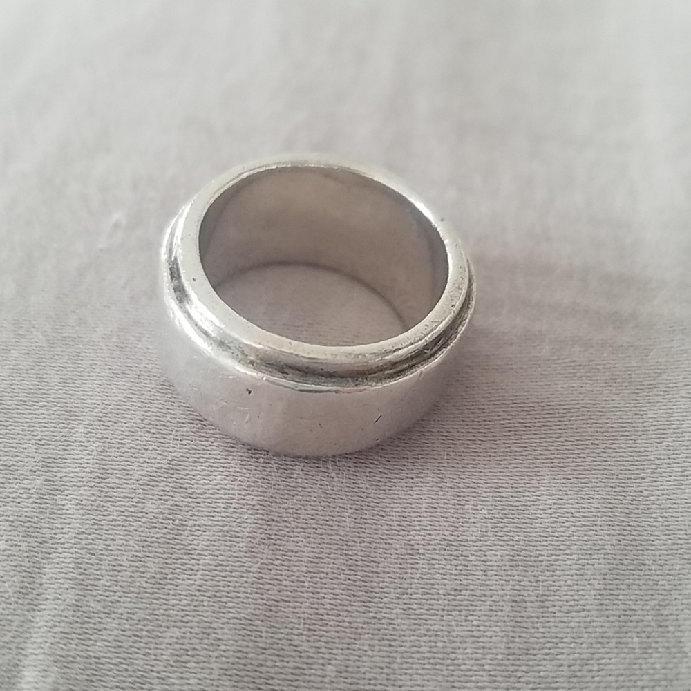 Sterling silver ring - size 5